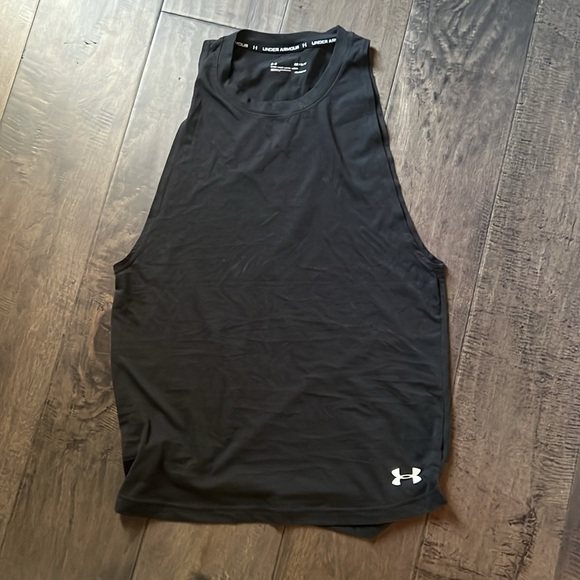 UA sleeveless Size M - Picture 3 of 4